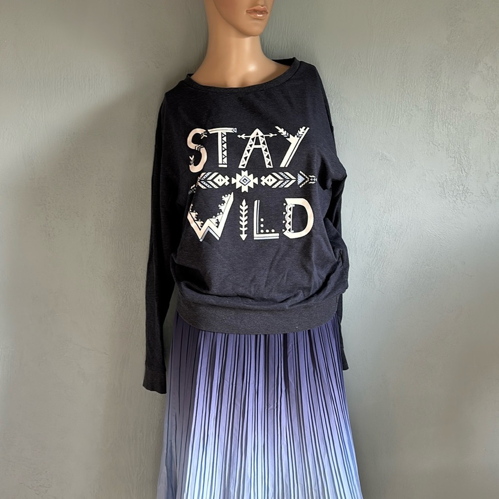 H & M blue pullover shirt size small